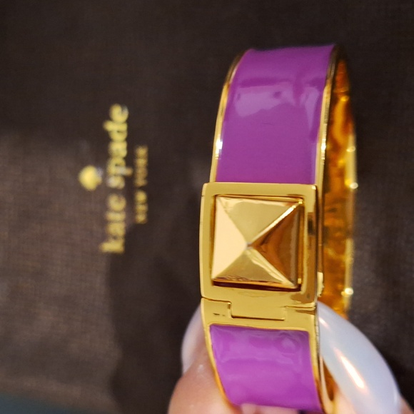 KATE SPADE NY PURPLE BAJA ROSE HINGED TURN LOCK PYRAMID BANGLE BRACELET CUFF - Picture 8 of 9